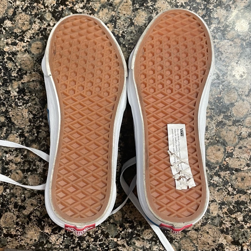 Vans - Picture 12 of 15